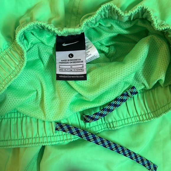 Nike swim trunks boys size L and T shirt - Picture 5 of 5